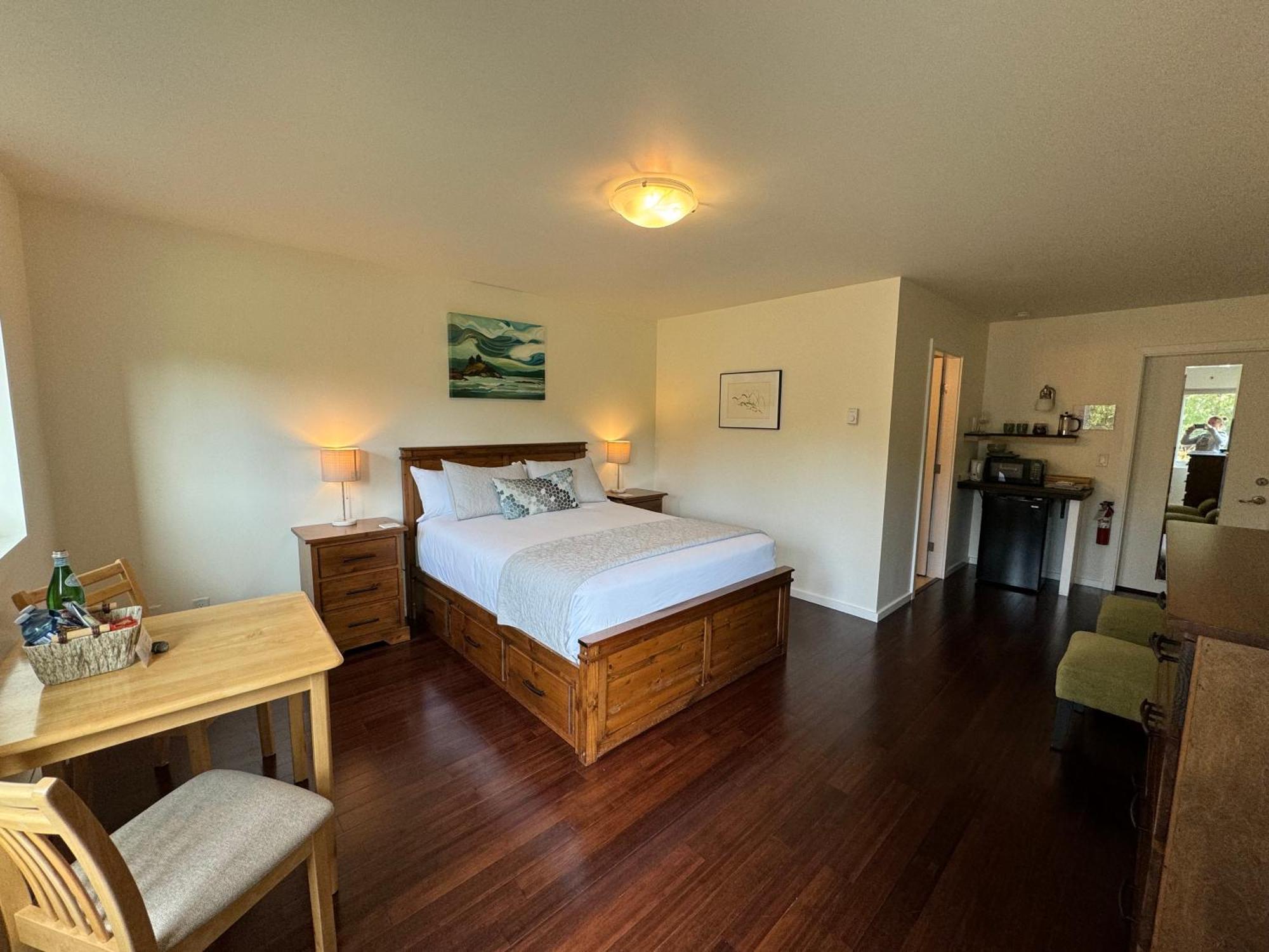 Liahona Guest House Ucluelet Ngoại thất bức ảnh